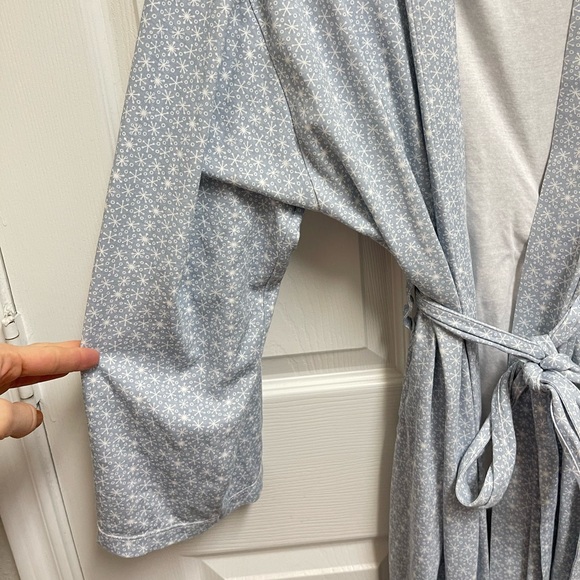 Lila & Hayes Blue and White Robe - Picture 4 of 12